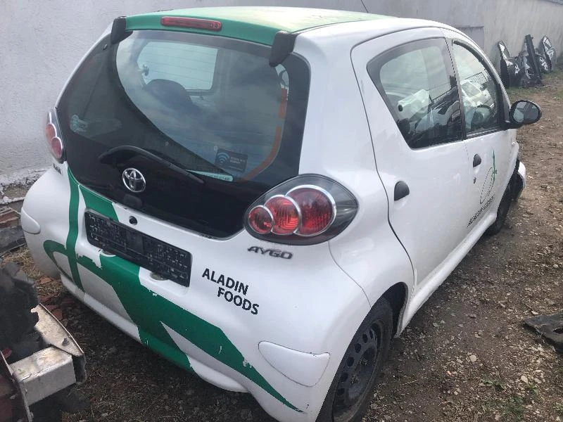 Toyota Aygo 1.0i , снимка 10 - Автомобили и джипове - 8493282