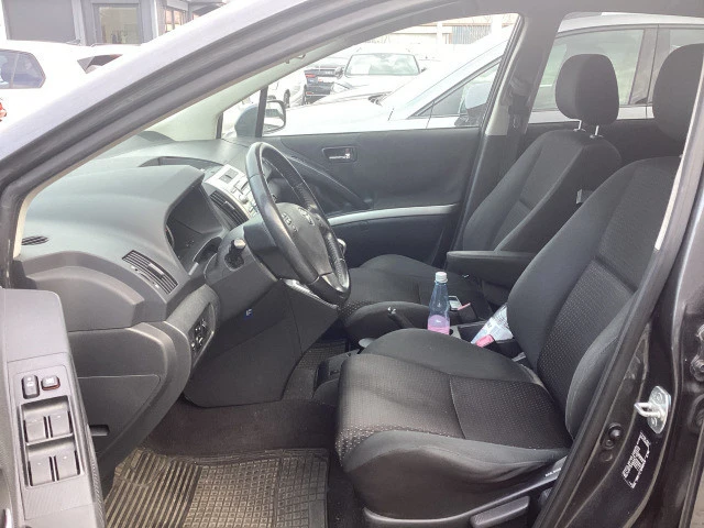 Toyota Corolla verso 1.8 Германия Климатроник 1-Собственик 7-Места ТОП, снимка 5 - Автомобили и джипове - 52946697