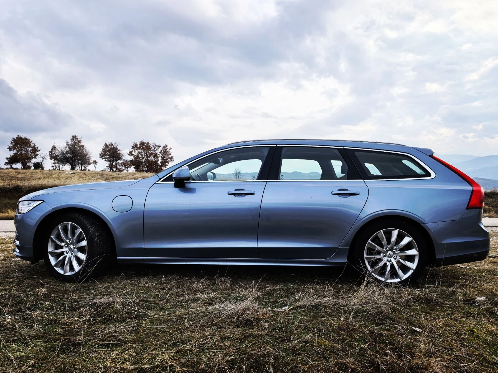 Volvo V90 T8 Plug-in Hybrid AWD - изображение 5