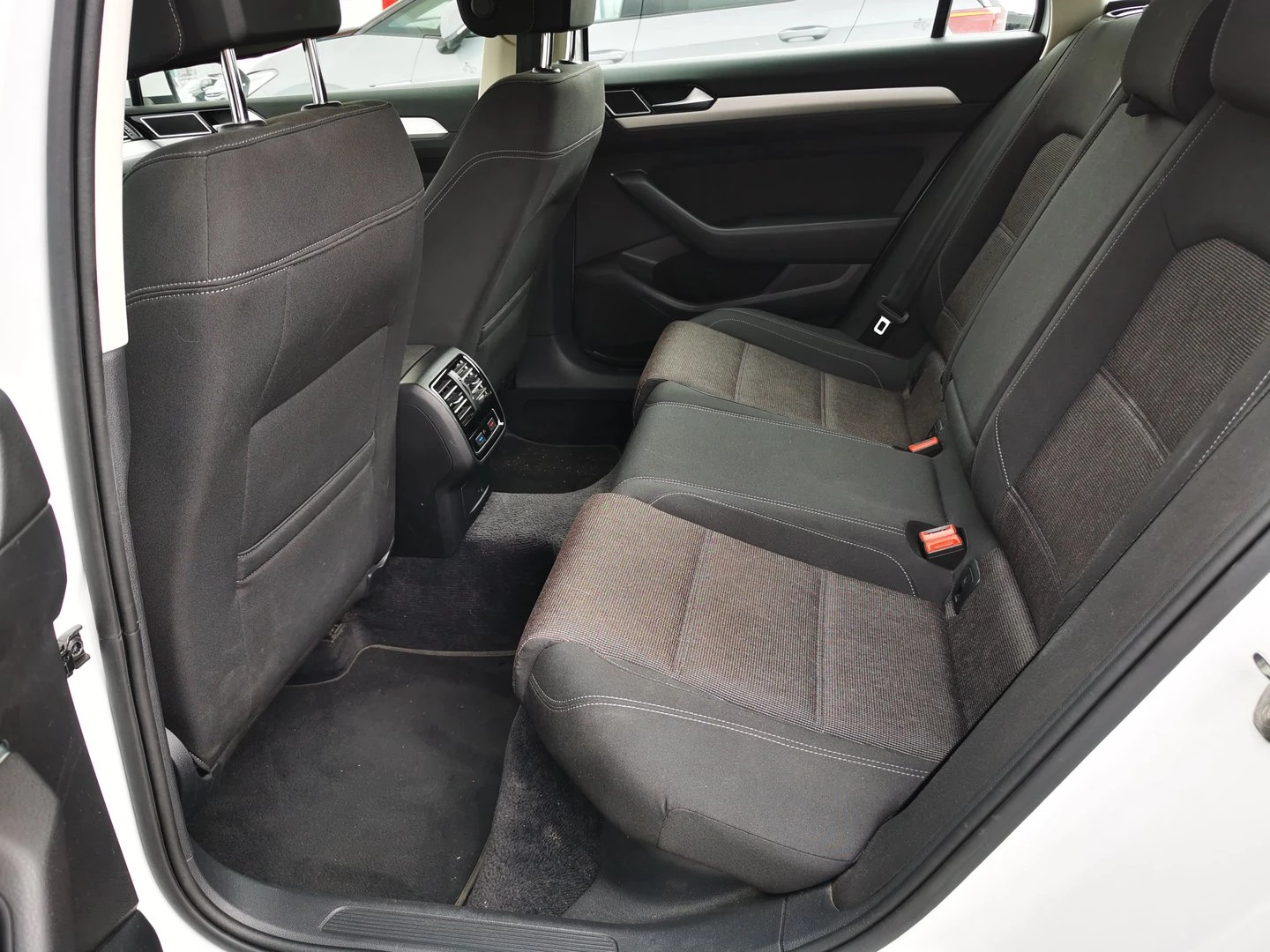 VW Passat VW Passat Var. Comfortline 2.0TDI SCR BMT - изображение 7