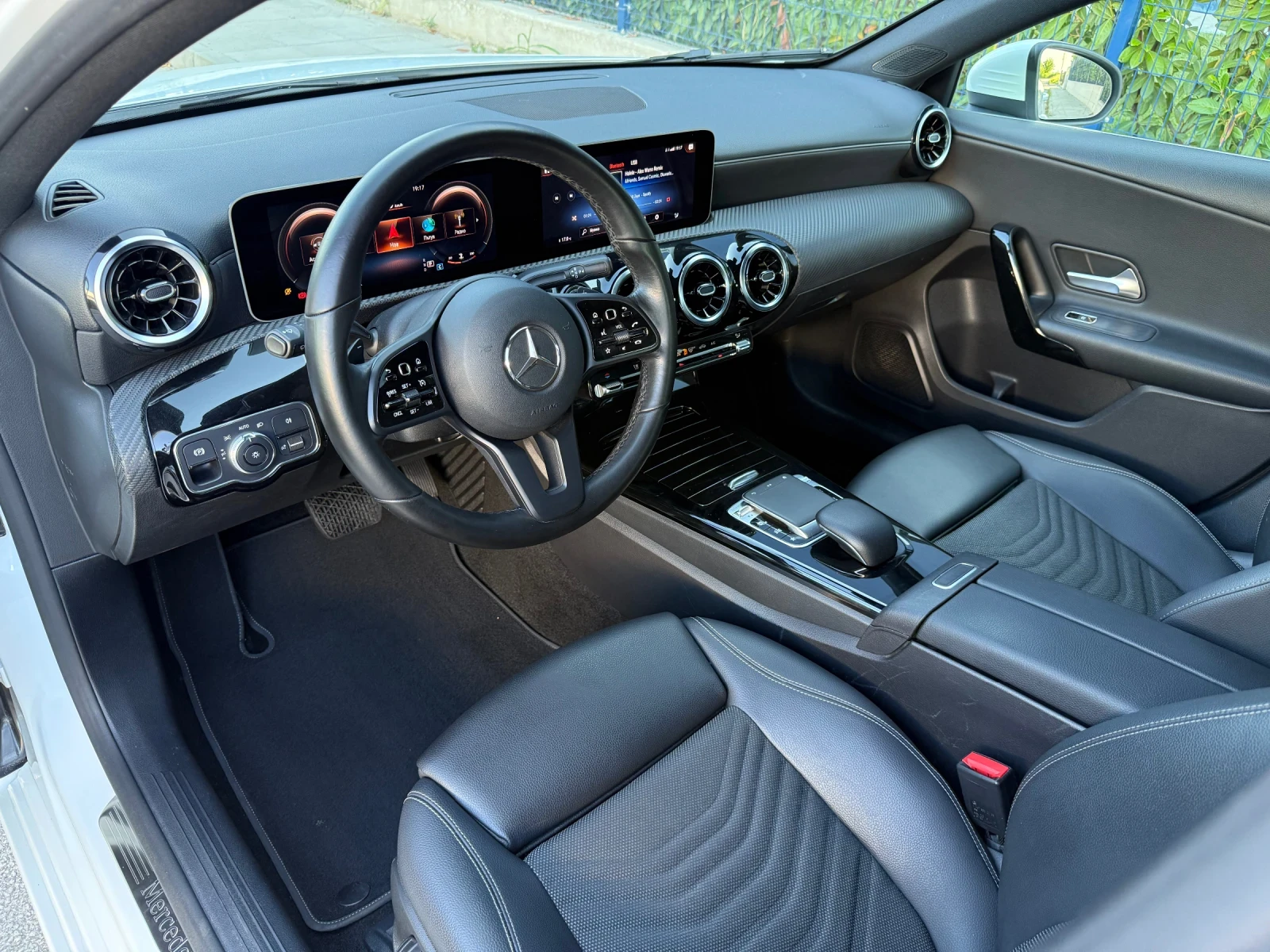Mercedes-Benz A 180 DIGITAL-Widescreen/LED/DISTRONIC/ПЪЛ.СЕРВ.ИСТОРИЯ - изображение 6