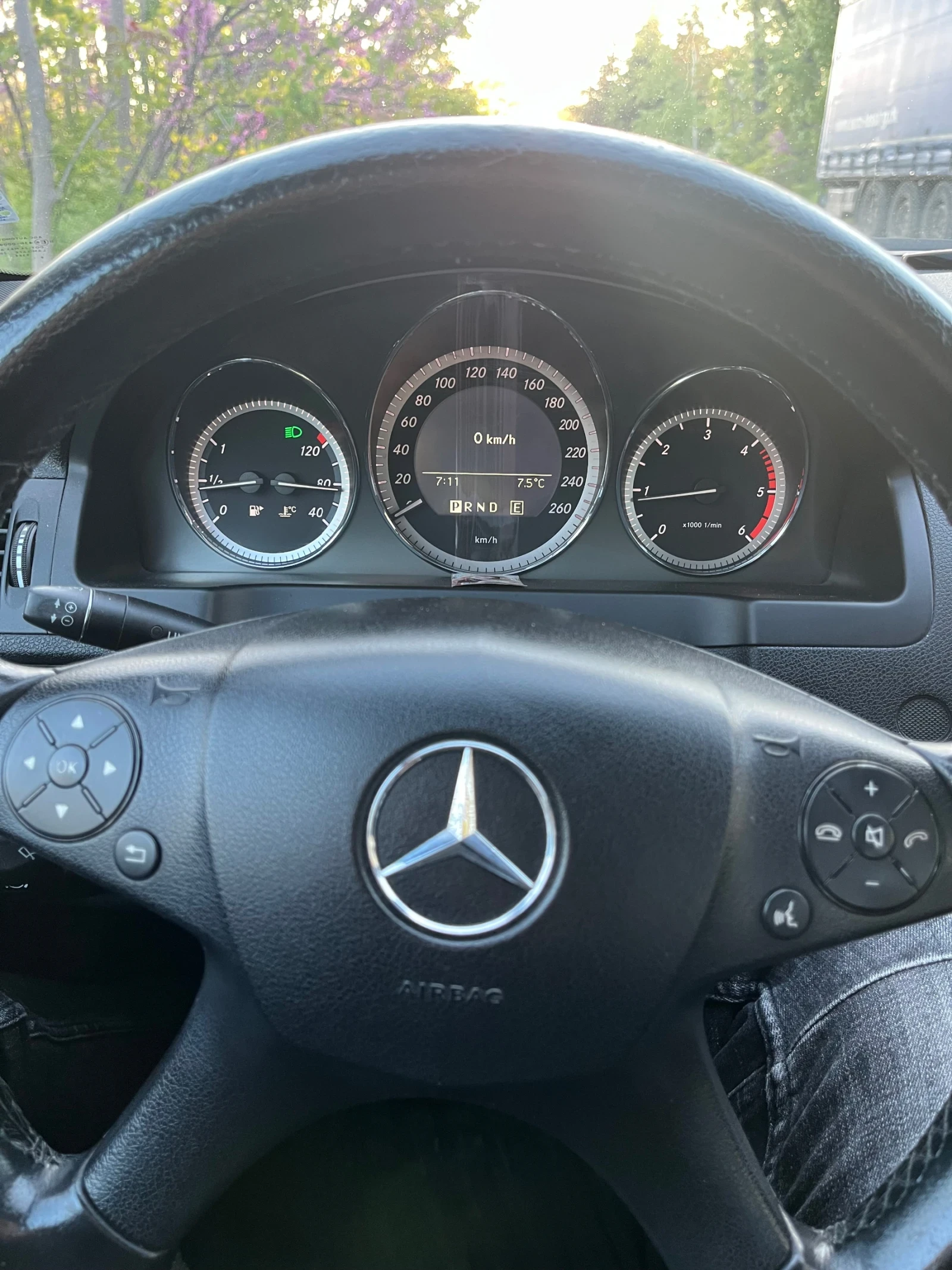 Mercedes-Benz C 220 АВТОМАТ, ОБСЛУЖЕН, снимка 6 - Автомобили и джипове - 54085069
