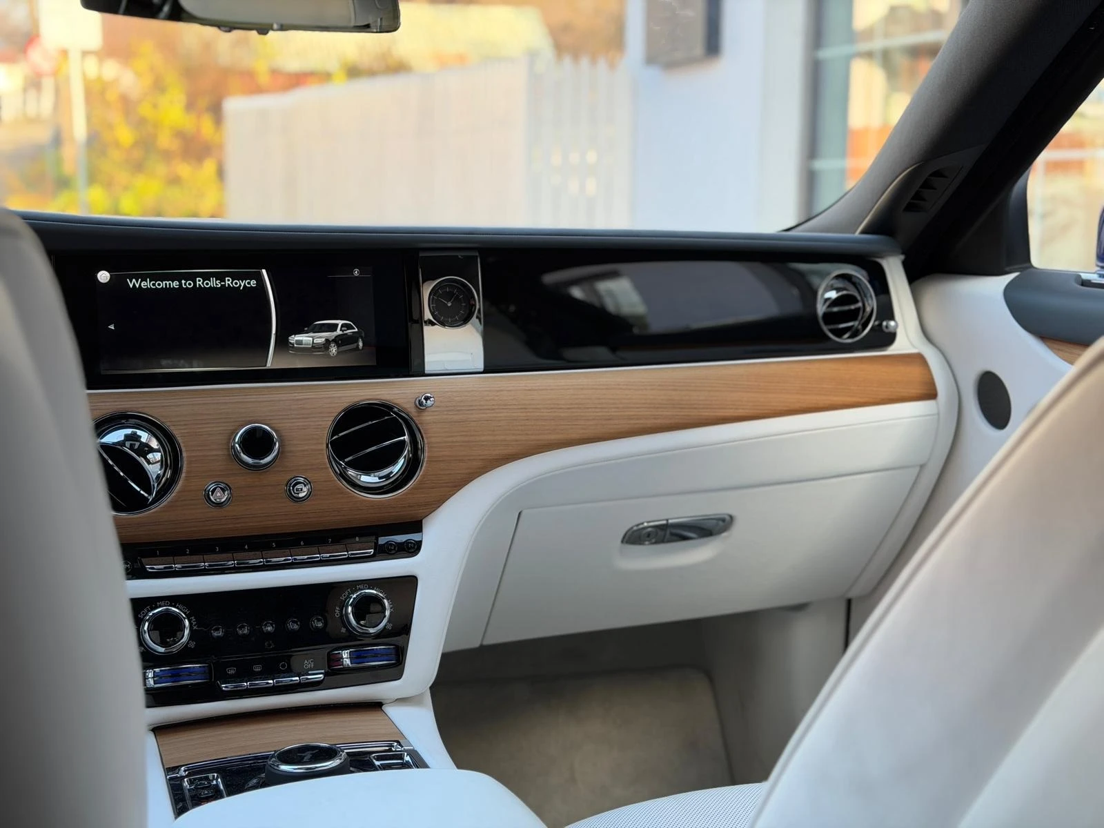 Rolls-Royce Ghost  - изображение 9