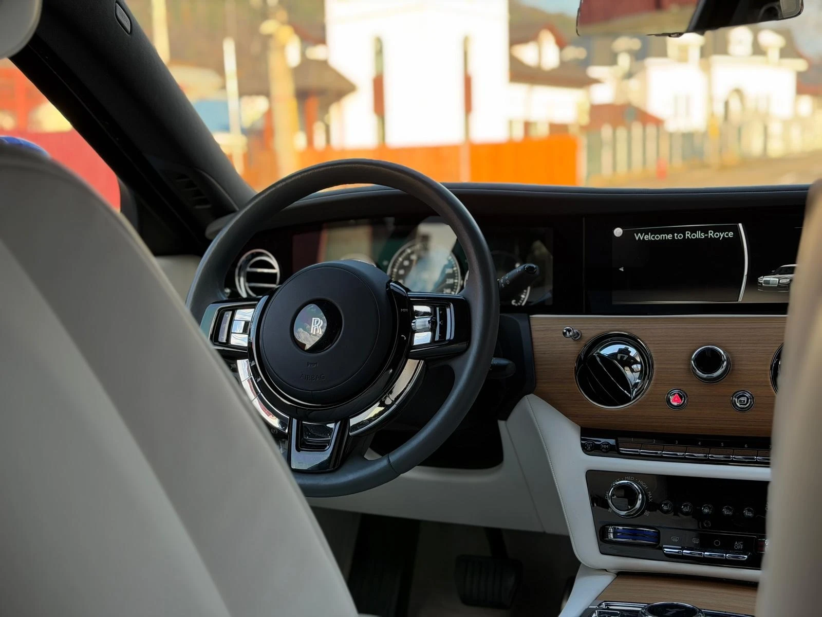 Rolls-Royce Ghost  - изображение 10