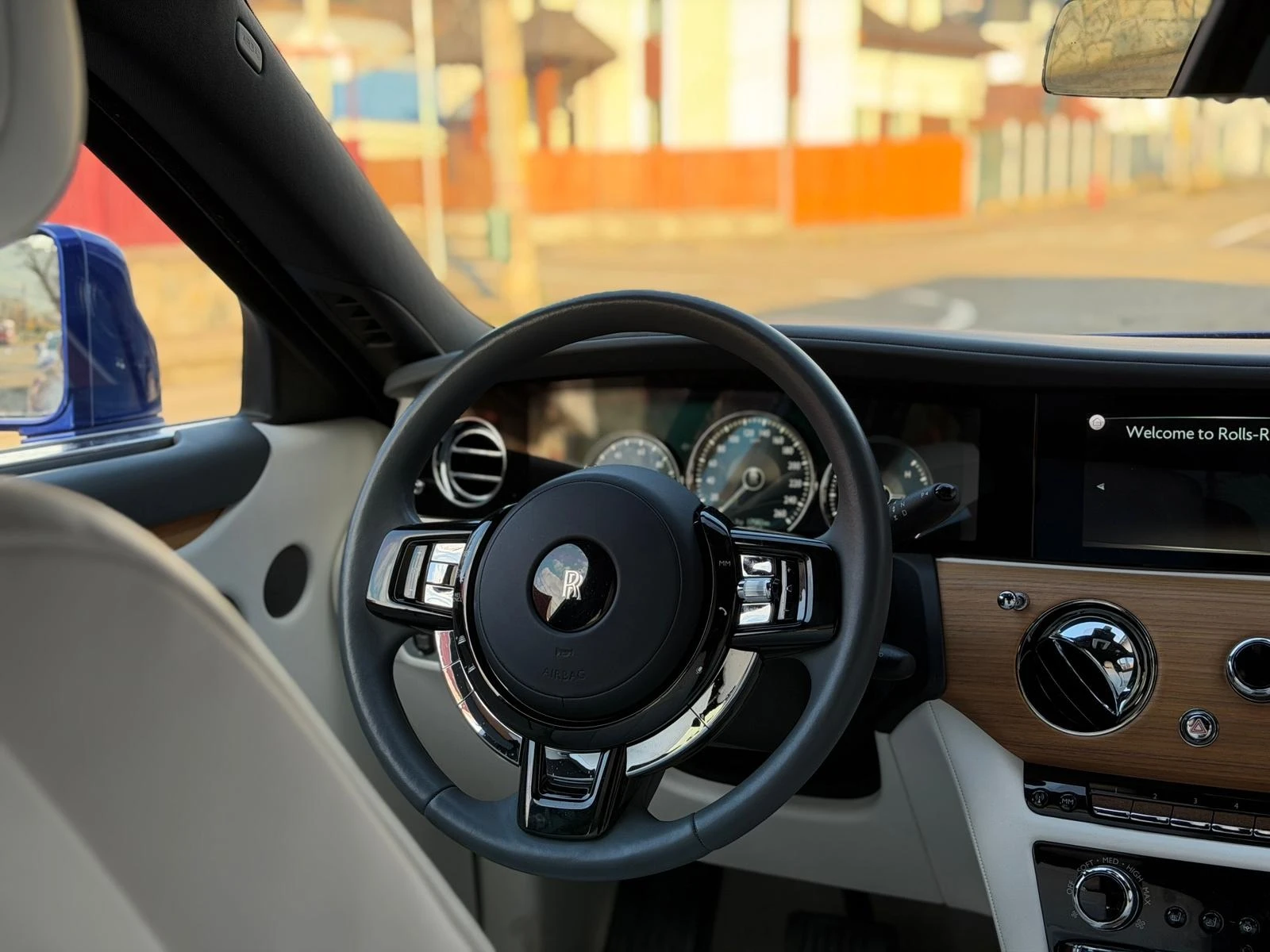 Rolls-Royce Ghost  - изображение 8