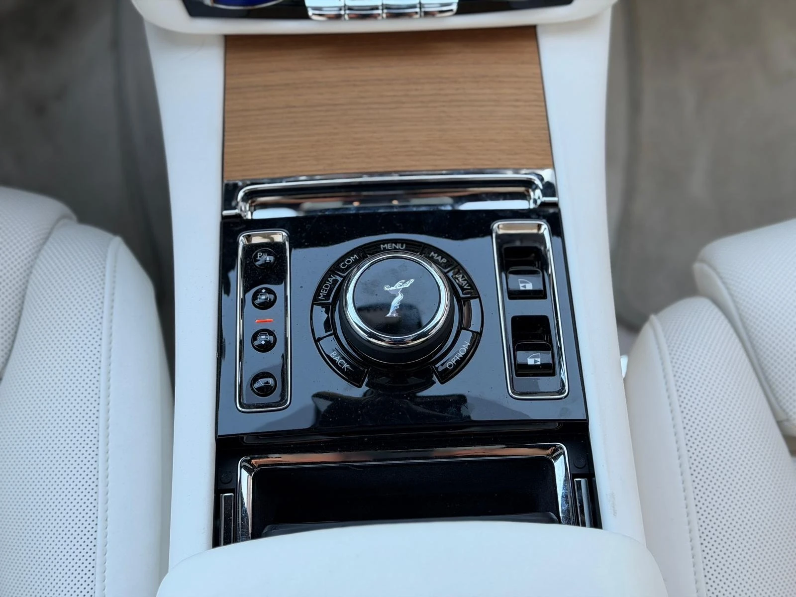 Rolls-Royce Ghost  - изображение 7