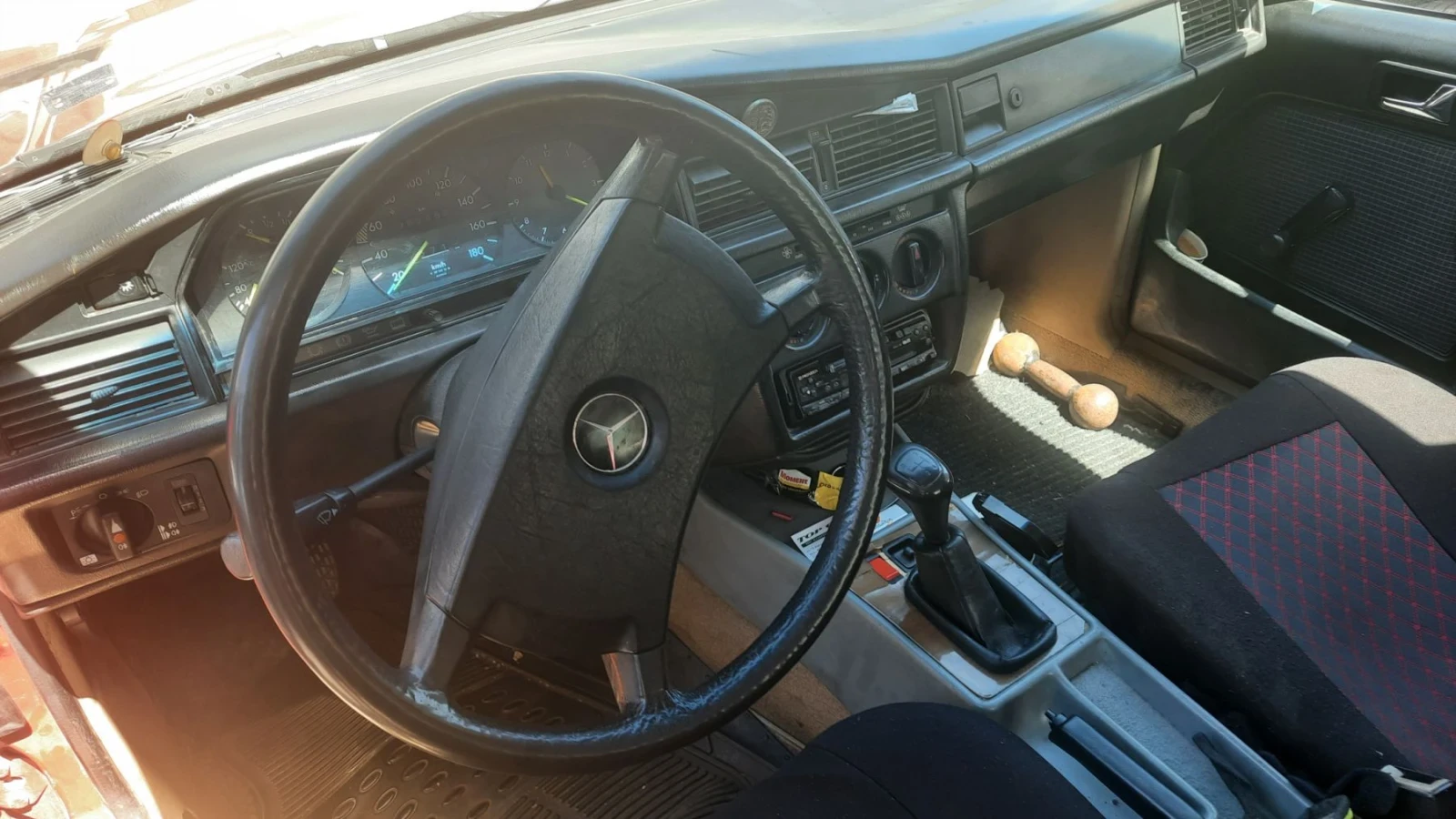 Mercedes-Benz 190, снимка 9 - Автомобили и джипове - 54365701