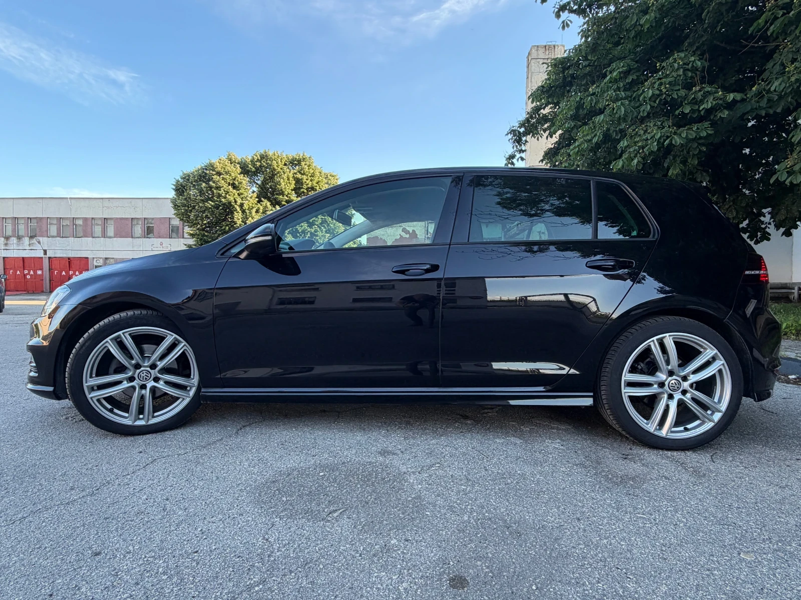 VW Golf 1.6 TDI Rline, снимка 2 - Автомобили и джипове - 55156012