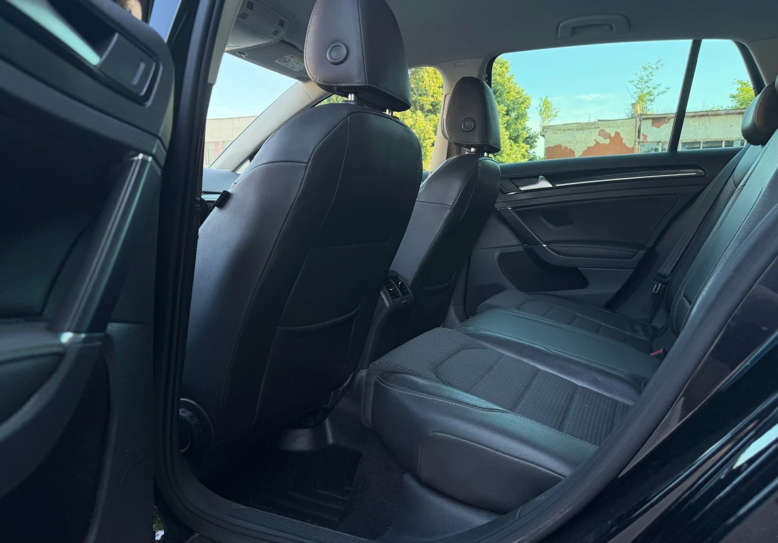VW Golf 1.6 TDI Rline, снимка 9 - Автомобили и джипове - 55156012