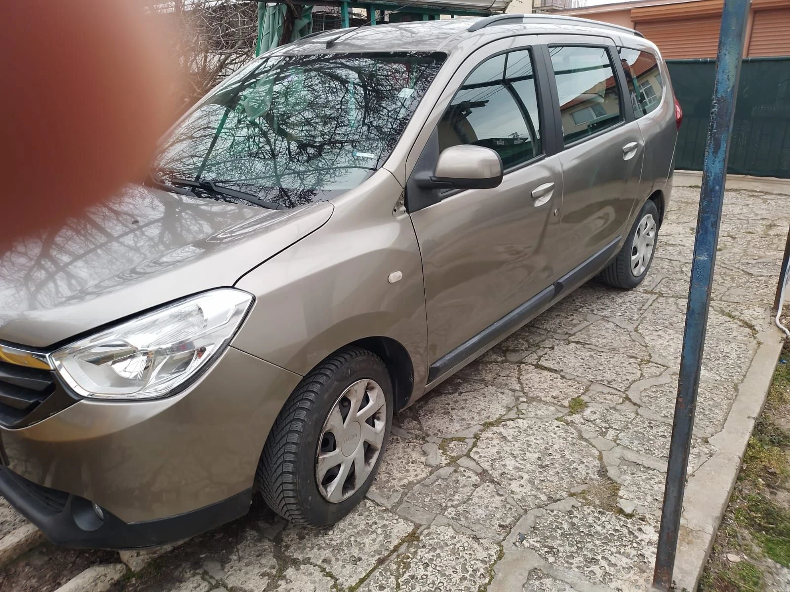 Dacia Lodgy 1.2 Газ бензин, снимка 2 - Автомобили и джипове - 56722097