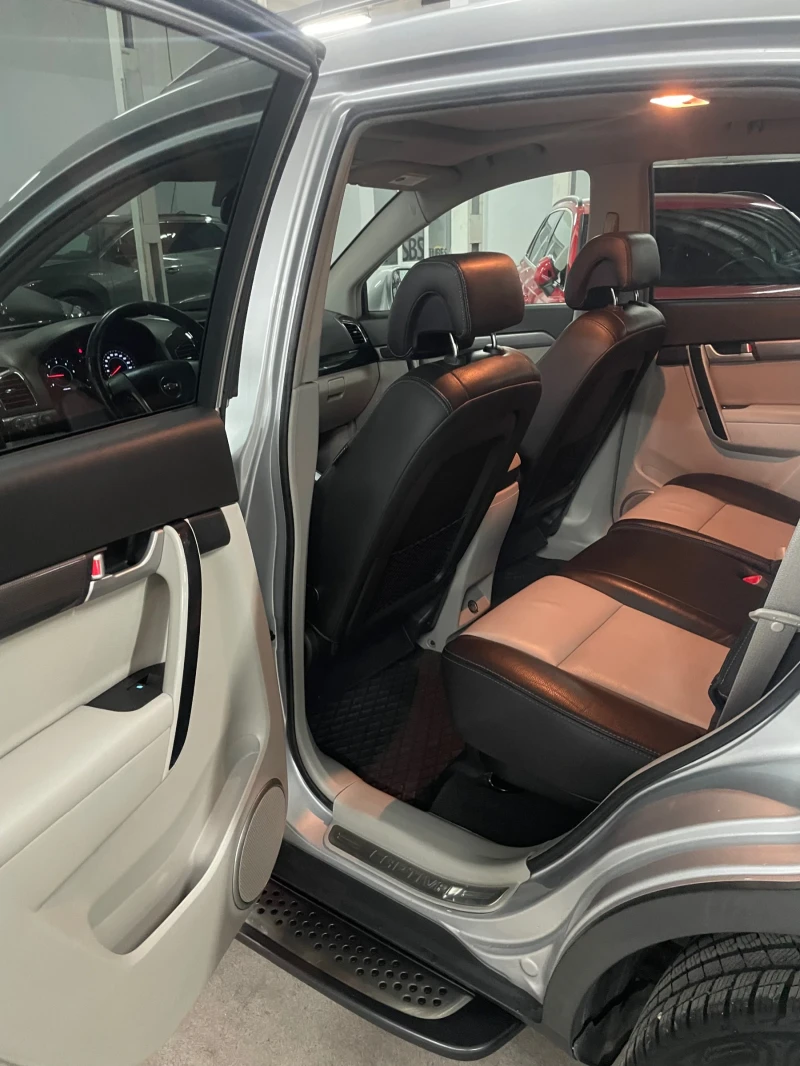 Chevrolet Captiva 2.2D/4x4/подгрев/камера/7местен/кожа/НОВА!!!, снимка 8 - Автомобили и джипове - 52888139
