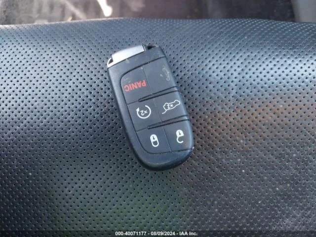 Jeep Grand cherokee LIMITED* Keyless* CarPlay* Подгрев на волан* Панор, снимка 13 - Автомобили и джипове - 49290099