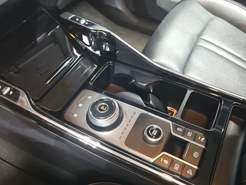 Kia Sorento Diesel 2.2 2Wd Noblesse, снимка 9 - Автомобили и джипове - 56118899
