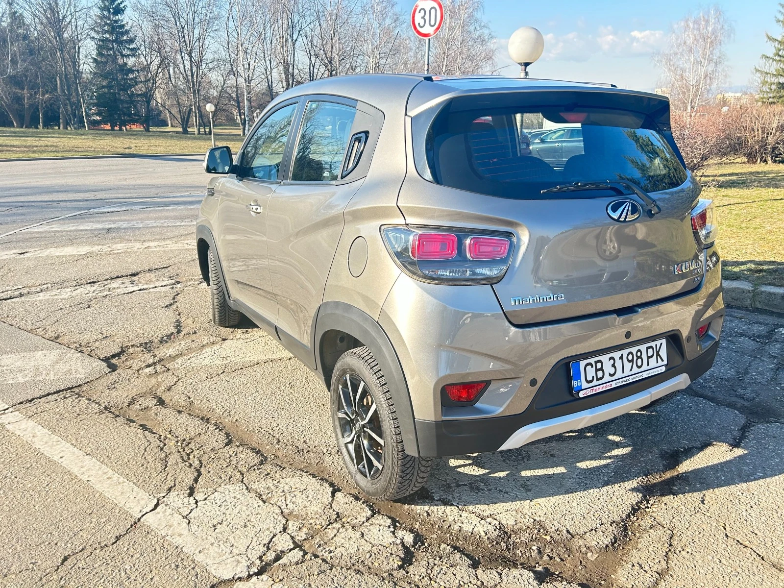 Mahindra KUV 100 NXT K8 - изображение 7