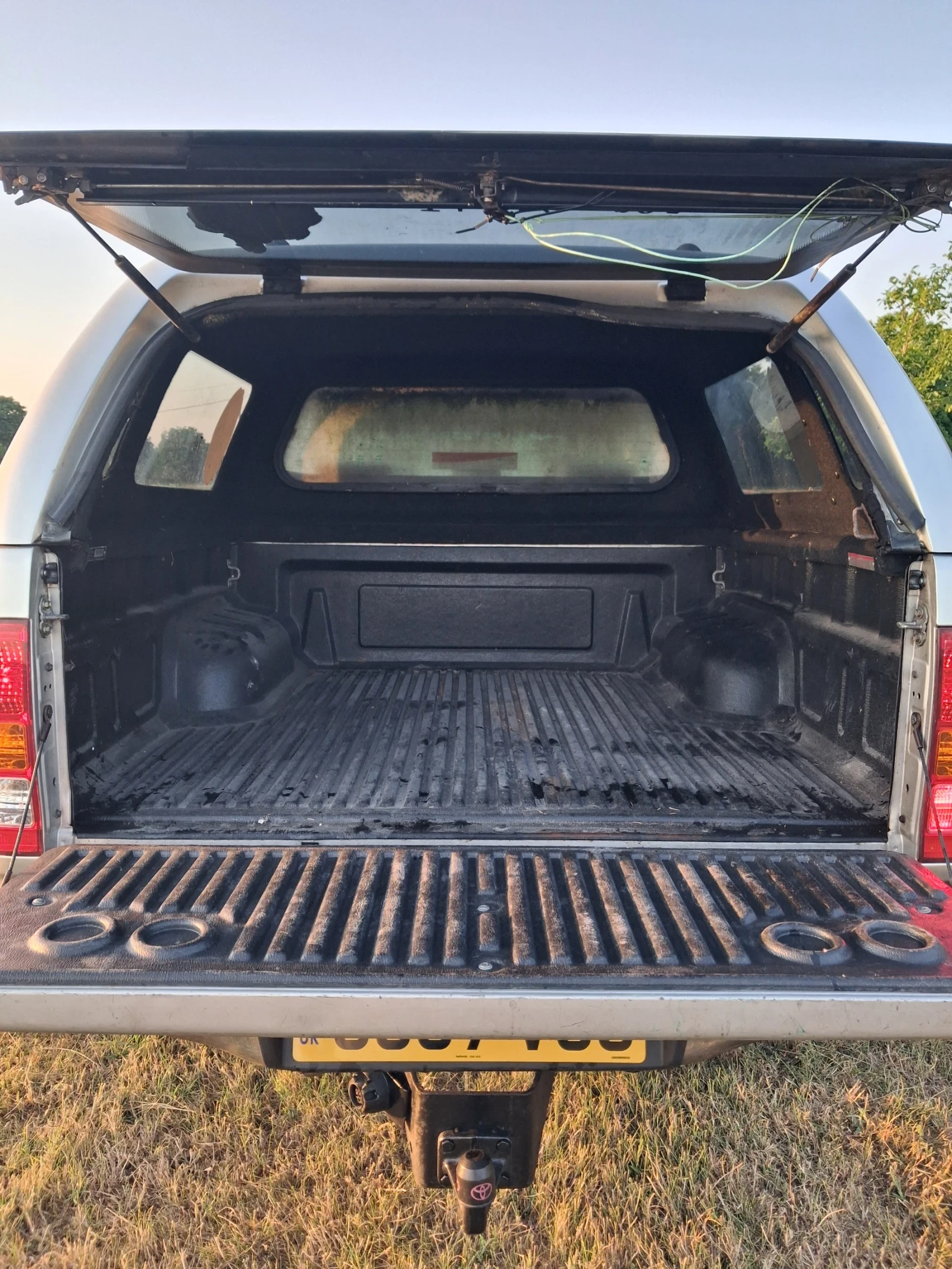 Toyota Hilux 4x4 2.5 Dizel, снимка 13 - Автомобили и джипове - 55225037