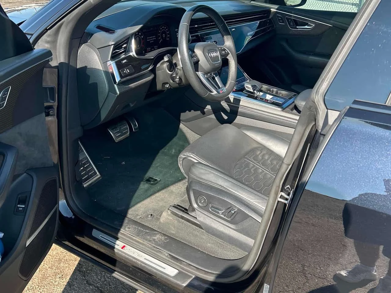 Audi RSQ8 * CARFAX * BLACK OPTIC * АВТОКРЕДИТ , снимка 5 - Автомобили и джипове - 55468502