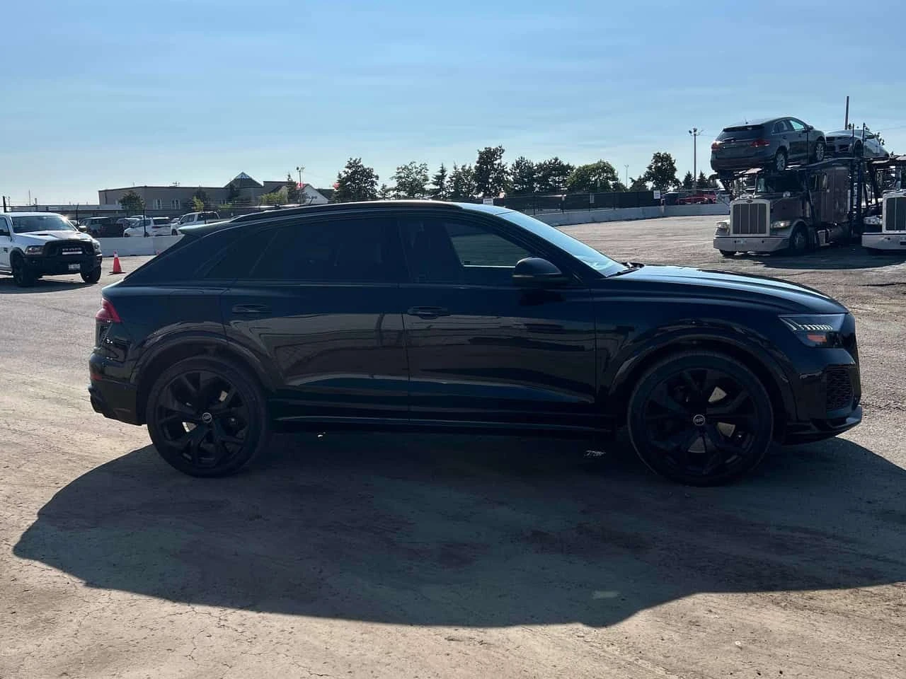 Audi RSQ8 * CARFAX * BLACK OPTIC * АВТОКРЕДИТ , снимка 3 - Автомобили и джипове - 55468502