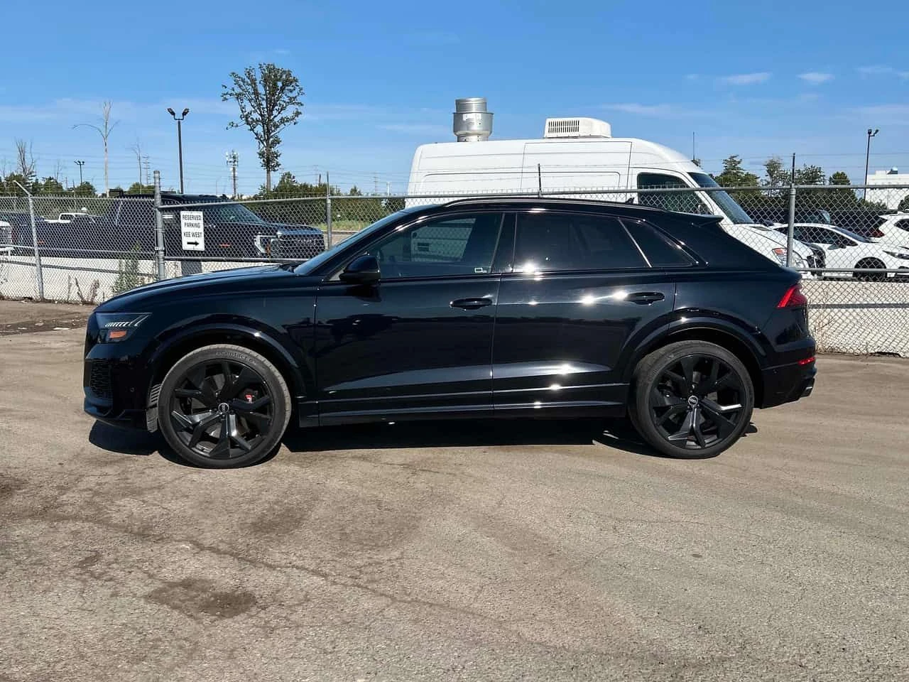 Audi RSQ8 * CARFAX * BLACK OPTIC * АВТОКРЕДИТ , снимка 2 - Автомобили и джипове - 55468502