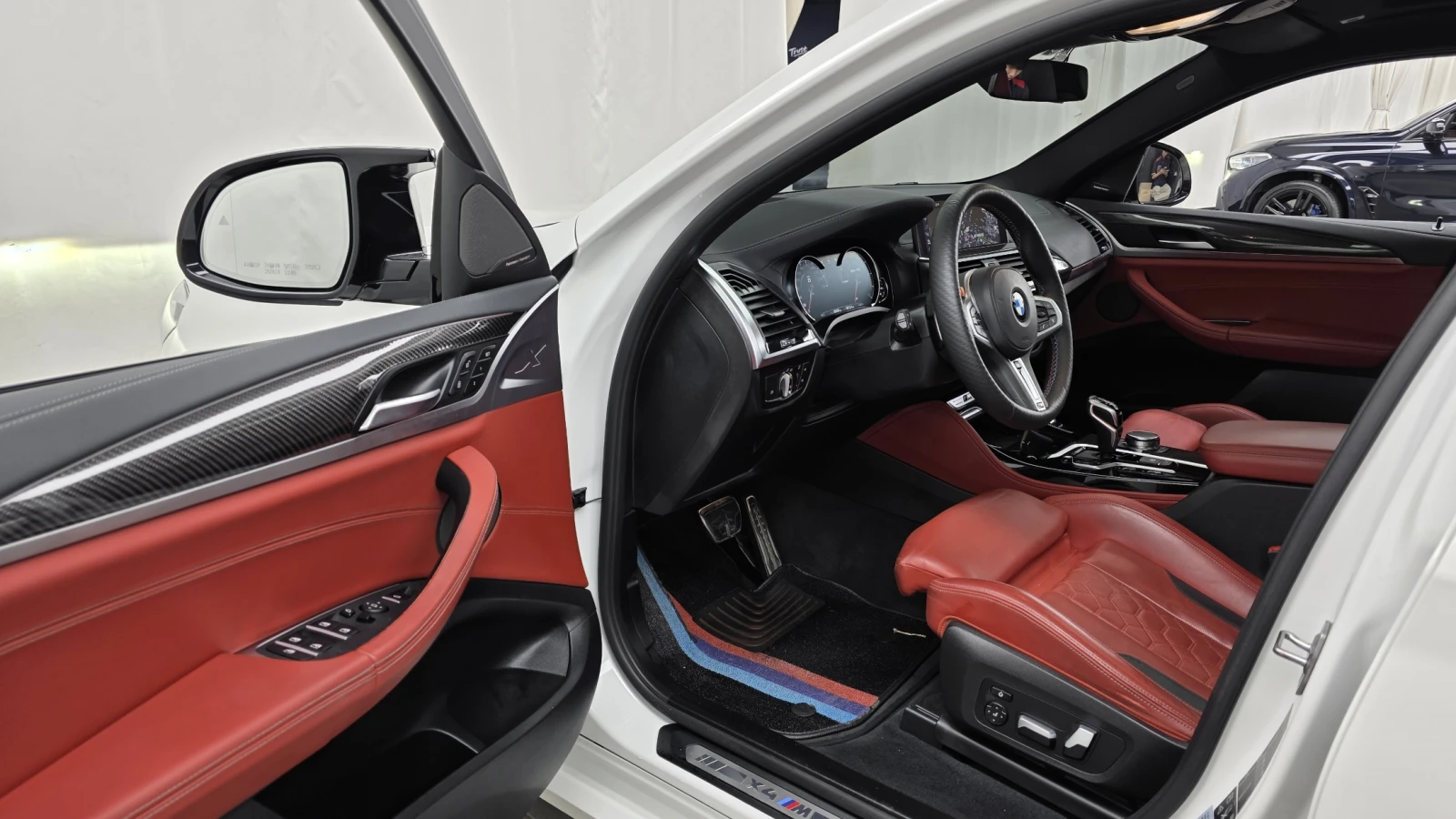 BMW X4 M COMPETITION* HUD* DIS* 360* HARMAN* ОБДУХ* КРАЙН, снимка 9 - Автомобили и джипове - 55573234