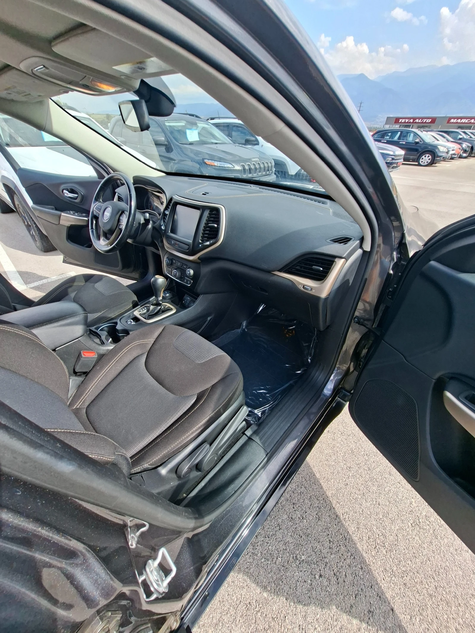 Jeep Cherokee 2.4 4x4, снимка 13 - Автомобили и джипове - 56041263
