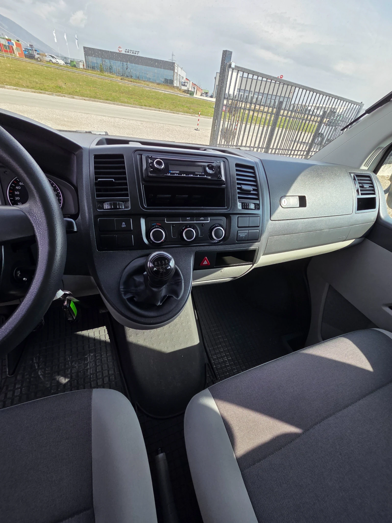 VW T5 2.0TDI klimatik 6места , снимка 12 - Бусове и автобуси - 53721861