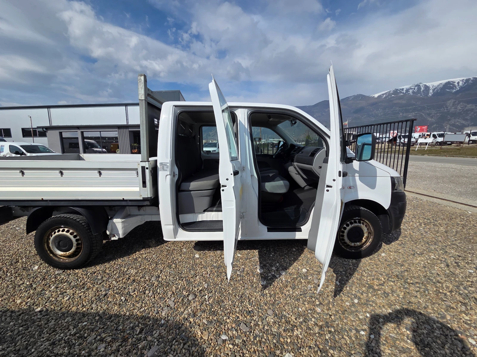 VW T5 2.0TDI klimatik 6места , снимка 8 - Бусове и автобуси - 53721861