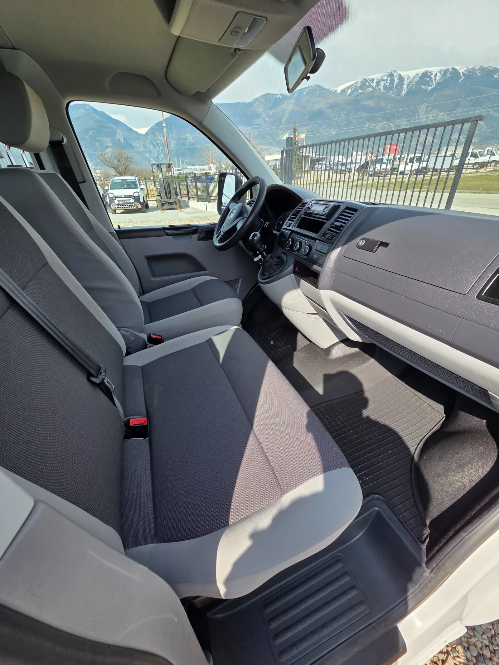 VW T5 2.0TDI klimatik 6места , снимка 10 - Бусове и автобуси - 53721861