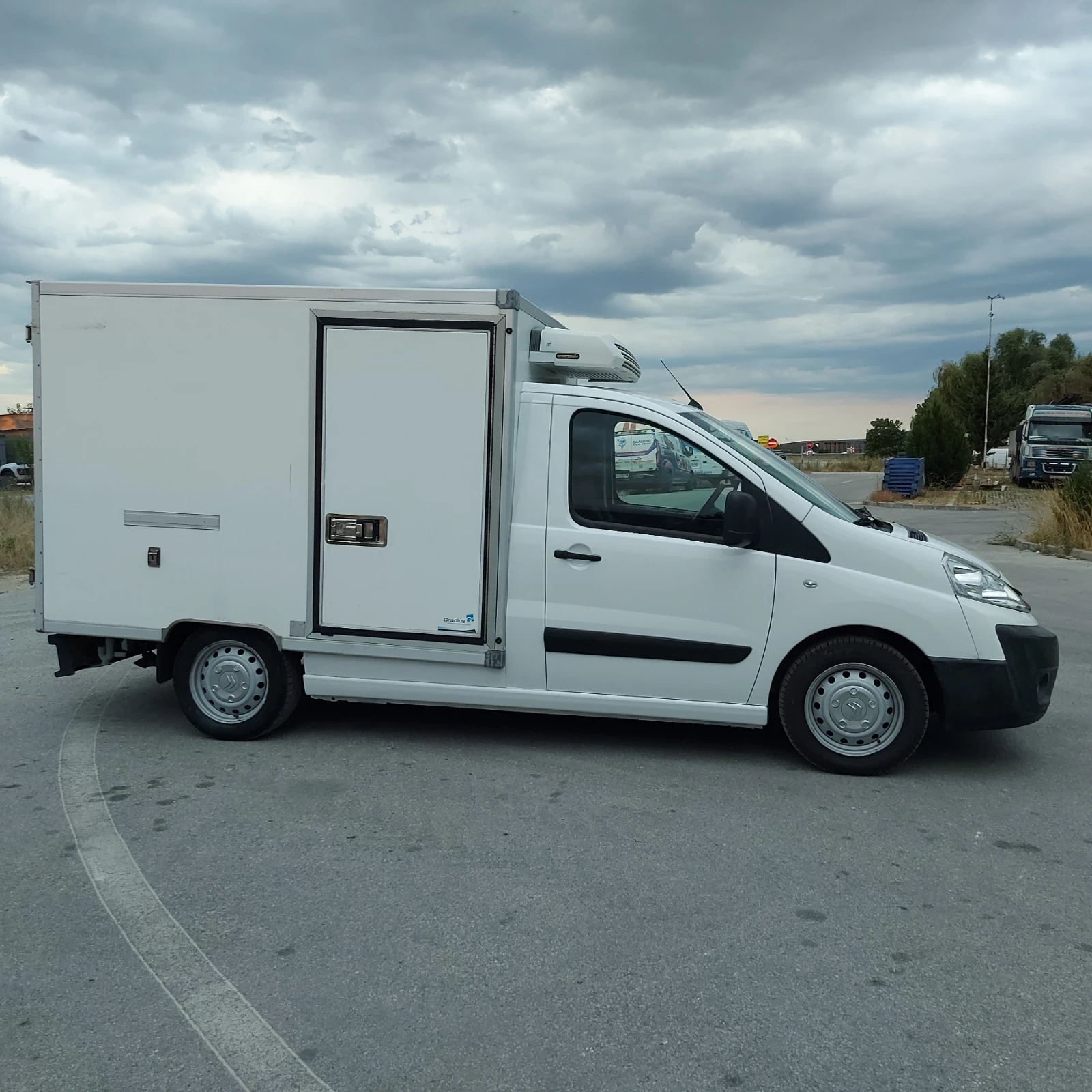 Citroen Jumpy хладилен с климатик, снимка 3 - Бусове и автобуси - 55398684