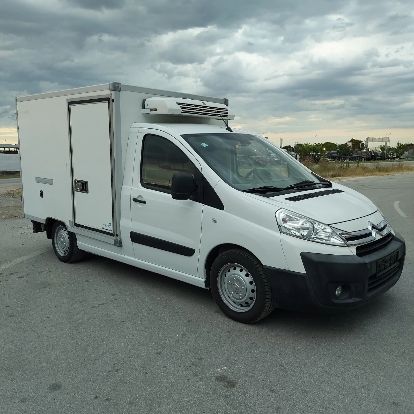Citroen Jumpy хладилен с климатик, снимка 2 - Бусове и автобуси - 55398684