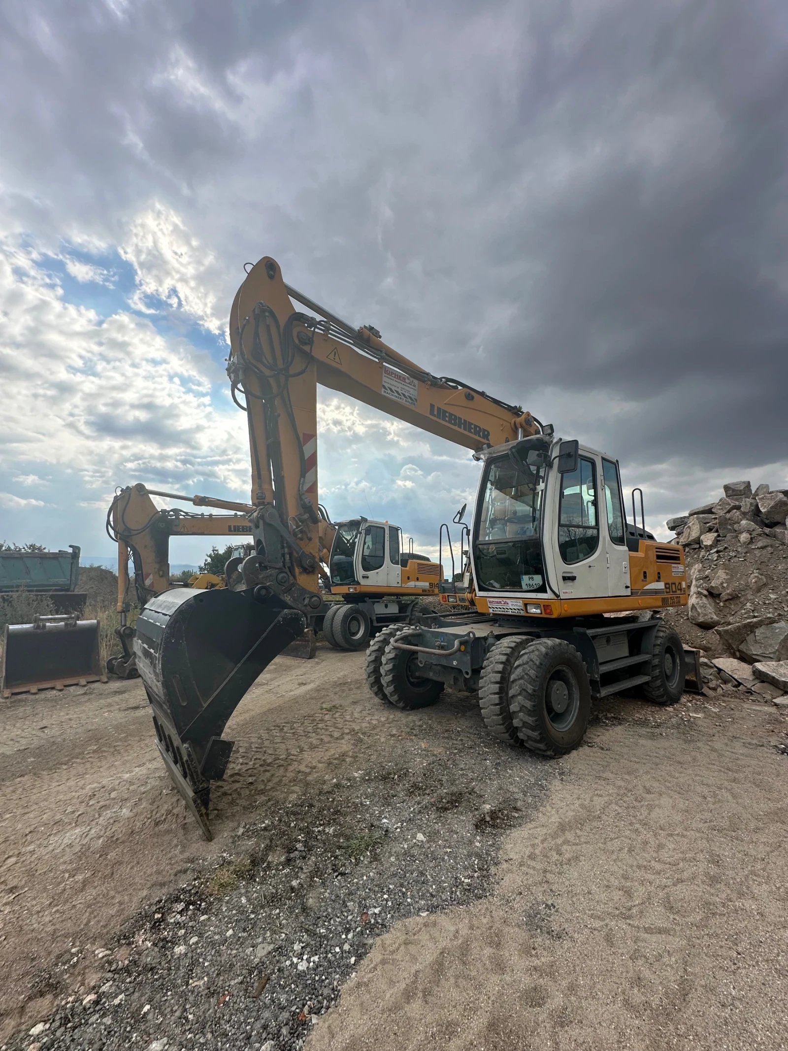  Liebherr 904C | Mobile.bg   1