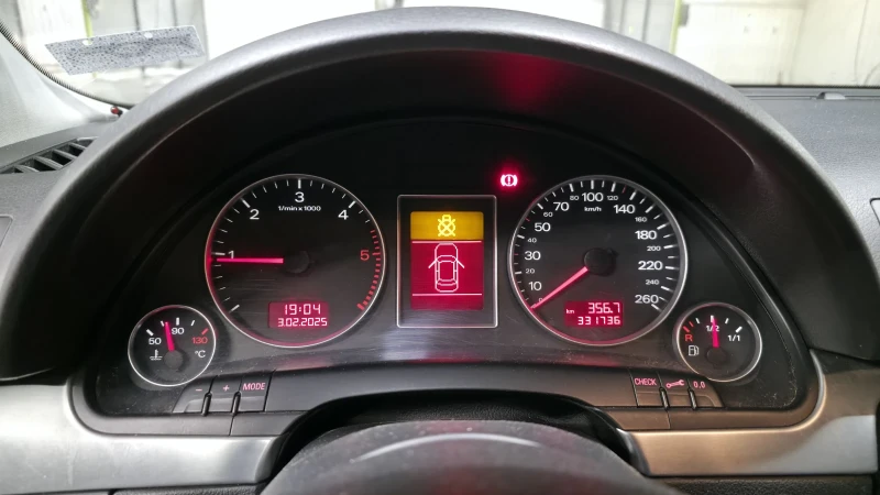 Audi A4 2.0TDI Avant, снимка 5 - Автомобили и джипове - 49416576