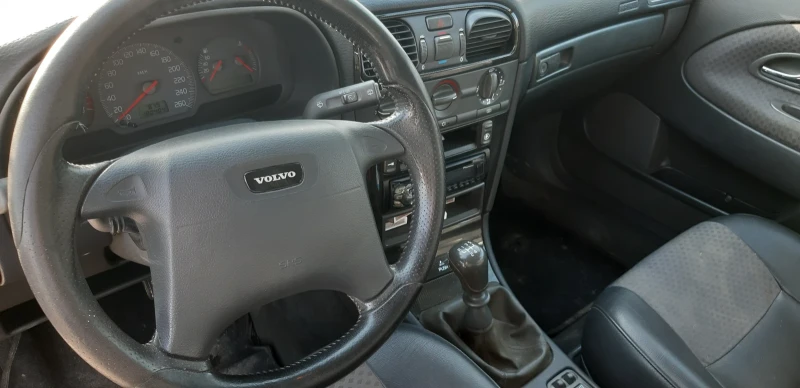 Volvo V40, снимка 9 - Автомобили и джипове - 49519522