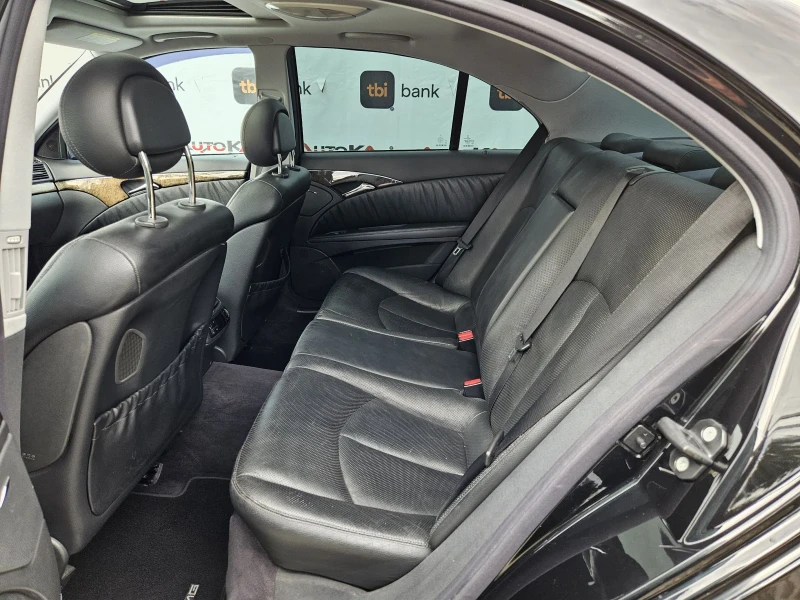 Mercedes-Benz E 320 3.2i-224кс= АВТОМАТ= 4Х4= ОБДУХВАНЕ= ШИБЕДАХ, снимка 9 - Автомобили и джипове - 49930665