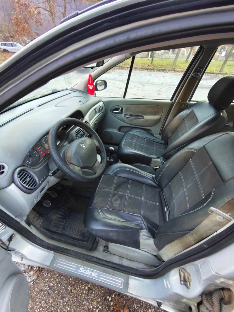 Renault Scenic 1.6 16V, снимка 11 - Автомобили и джипове - 52594556