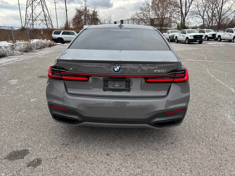 BMW 750 * 750i xDrive * CARFAX * БЕЗ ПЪРВОНАЧАЛНА ВНОСКА, снимка 4 - Автомобили и джипове - 52852495