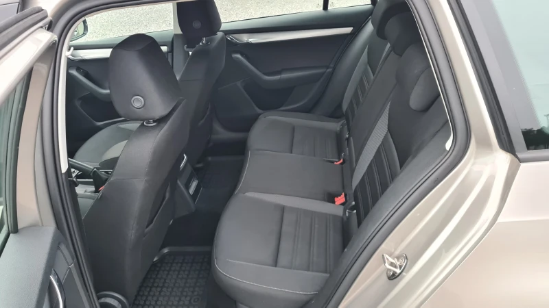 Skoda Octavia DSG-150кс., снимка 3 - Автомобили и джипове - 53089190