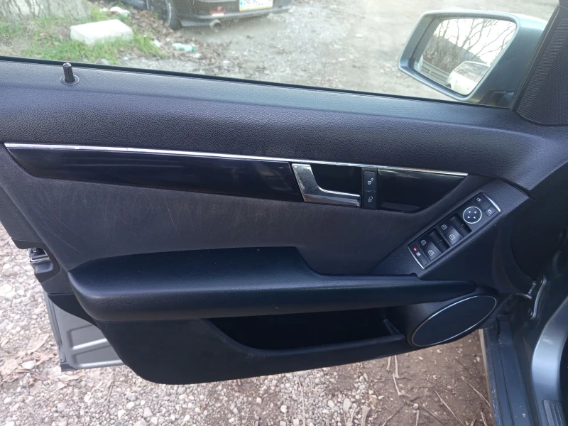 Mercedes-Benz C 220 CDI, снимка 7 - Автомобили и джипове - 53133837