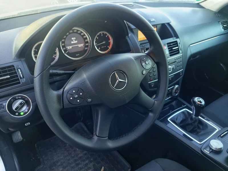 Mercedes-Benz C 220 CDI, снимка 9 - Автомобили и джипове - 53133837