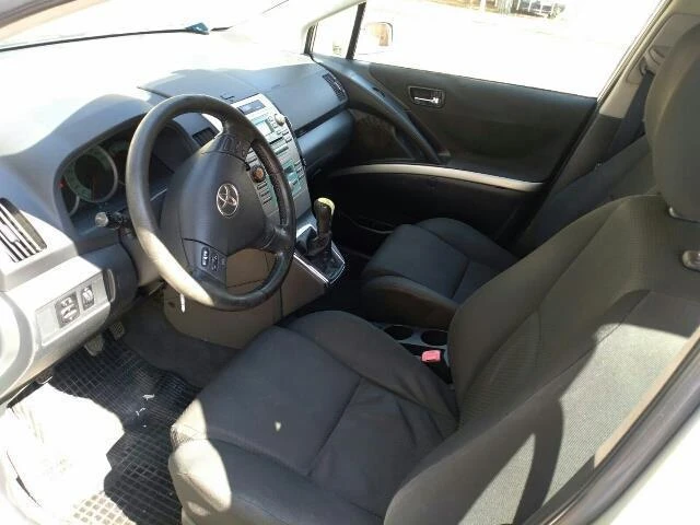 Toyota Corolla verso 2.0d4d, снимка 4 - Автомобили и джипове - 23190406