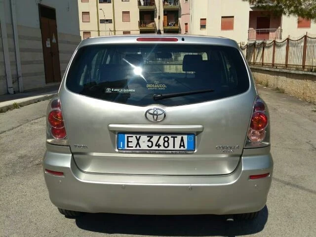 Toyota Corolla verso 2.0d4d, снимка 3 - Автомобили и джипове - 23190406