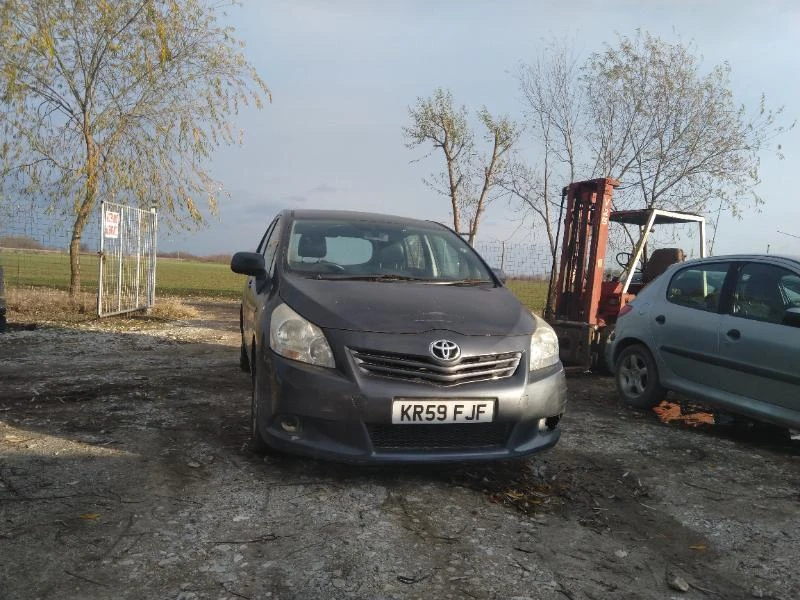 Toyota Verso 2.0 D4D, снимка 1 - Автомобили и джипове - 35162385