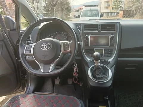 Toyota Verso S, снимка 4 - Автомобили и джипове - 49314302