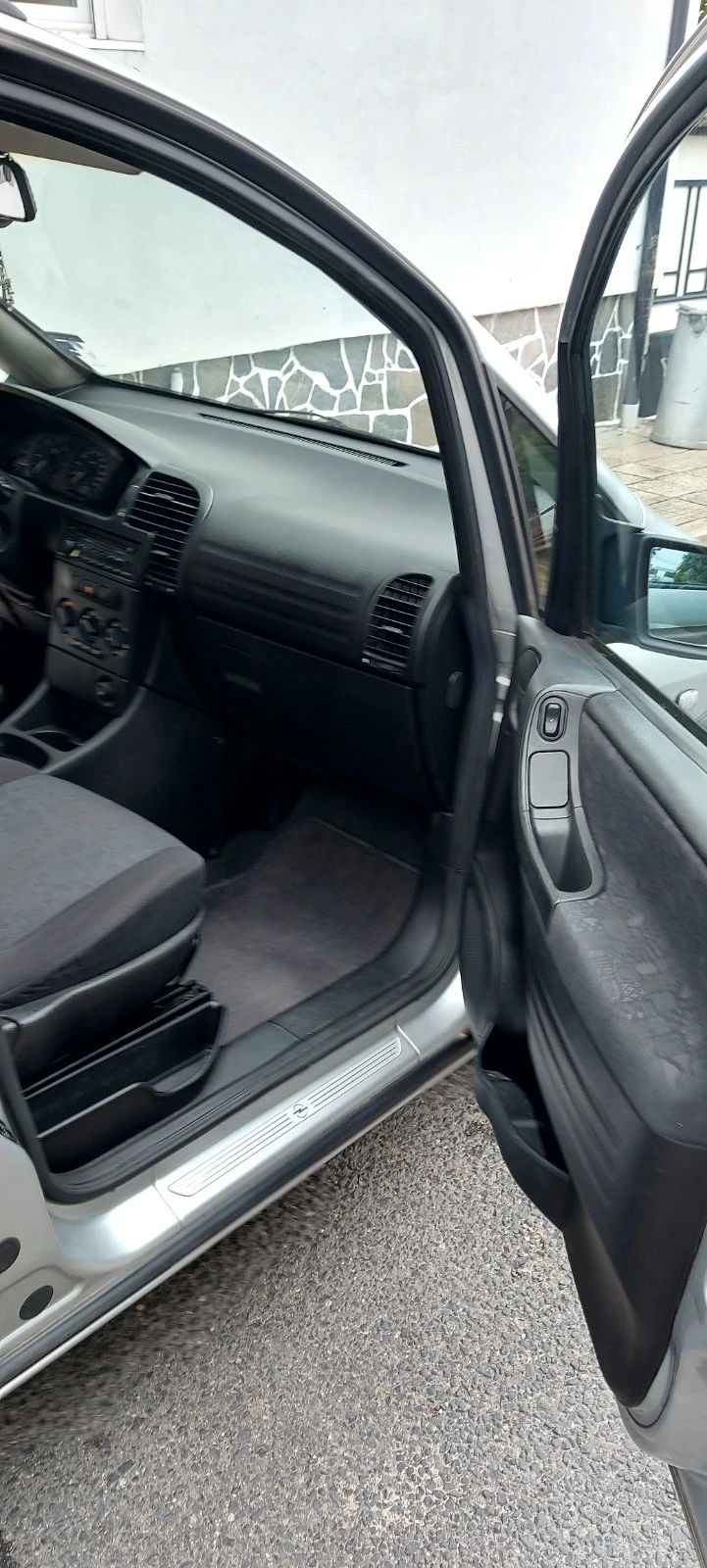 Opel Zafira 2.0 DTL 16V - изображение 6