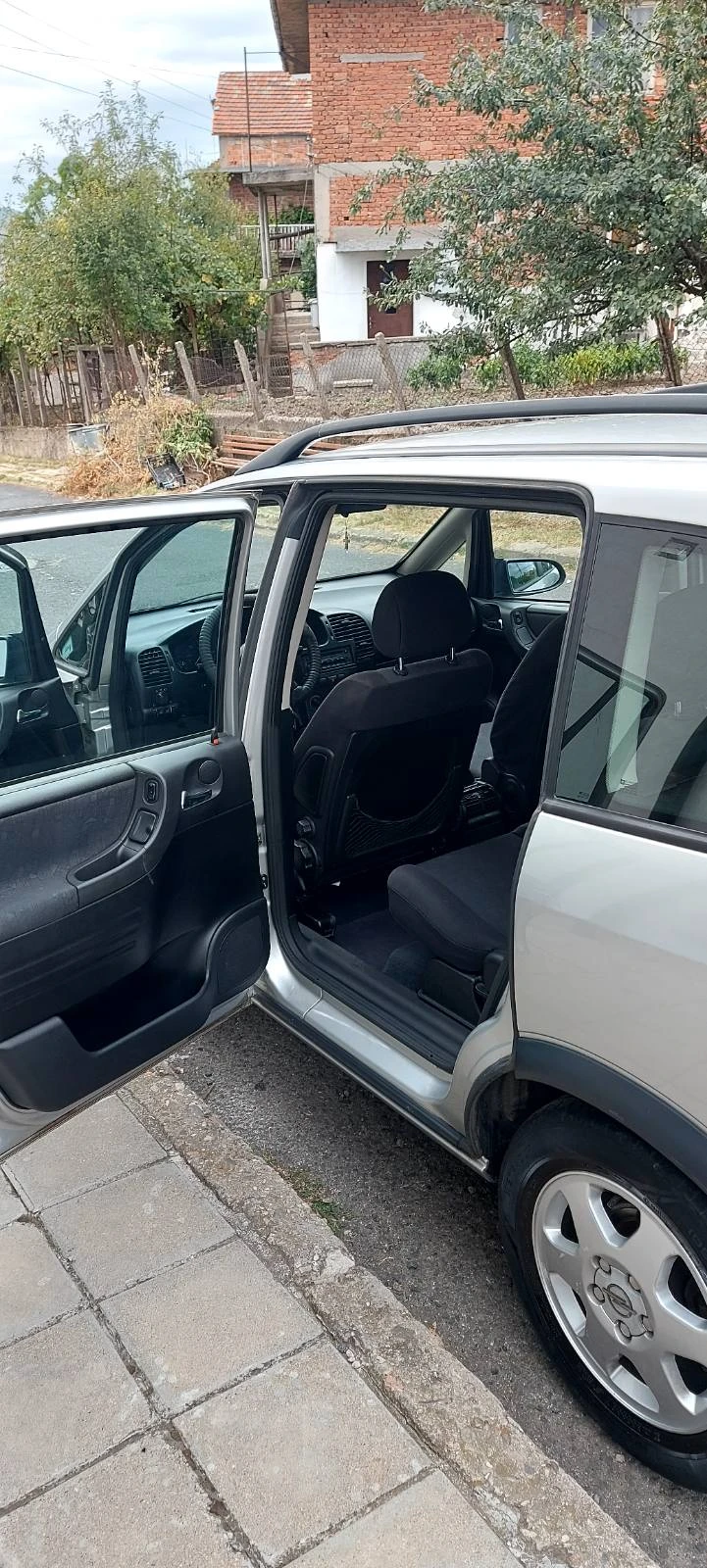 Opel Zafira 2.0 DTL 16V, снимка 12 - Автомобили и джипове - 52477922