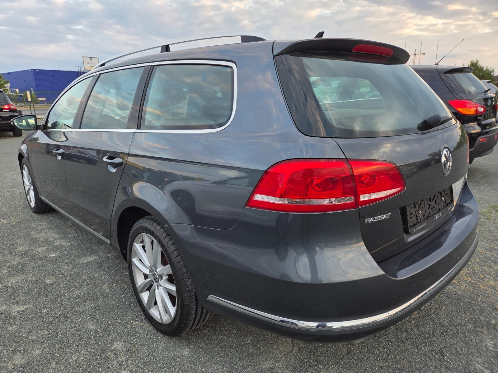 VW Passat 2, 0TDI140ksNAVIAVTOMATIKHIGHLINEITALIAEU5 - изображение 4