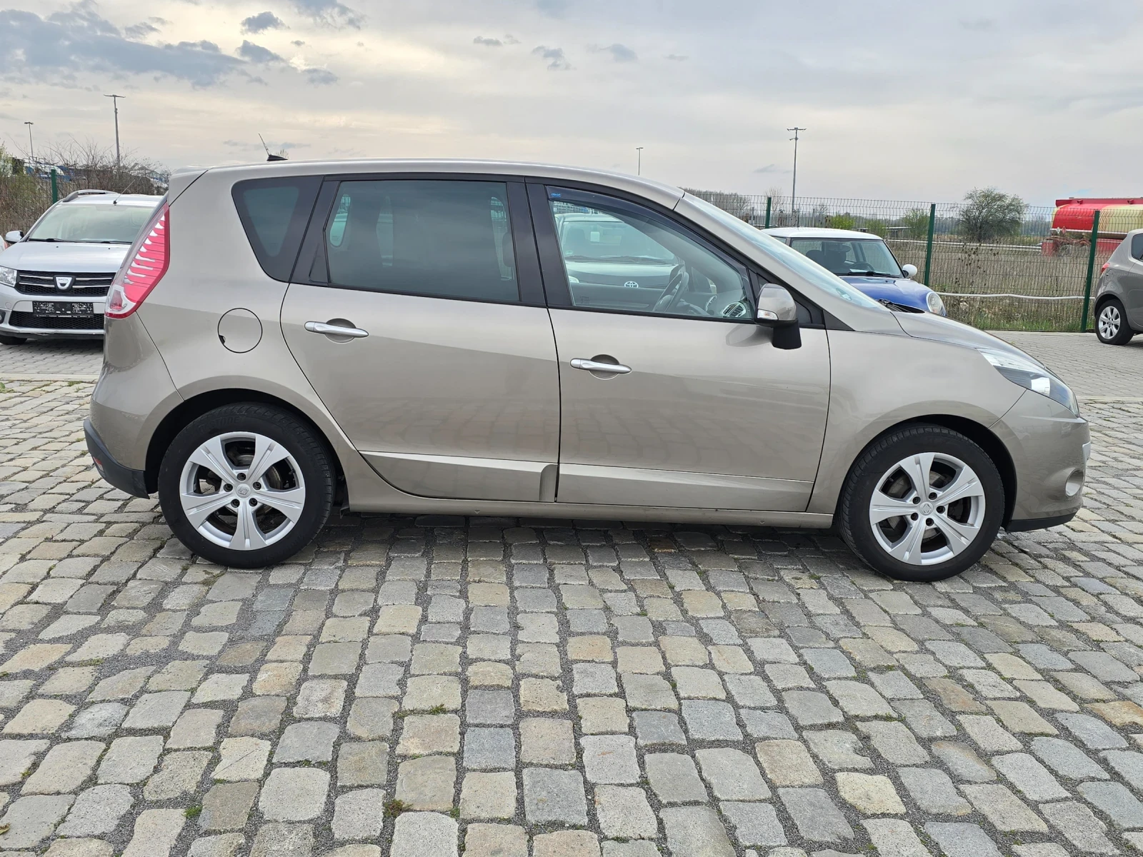 Renault Scenic 1.4i 131 кс NAVI ЕВРО 5 - изображение 5