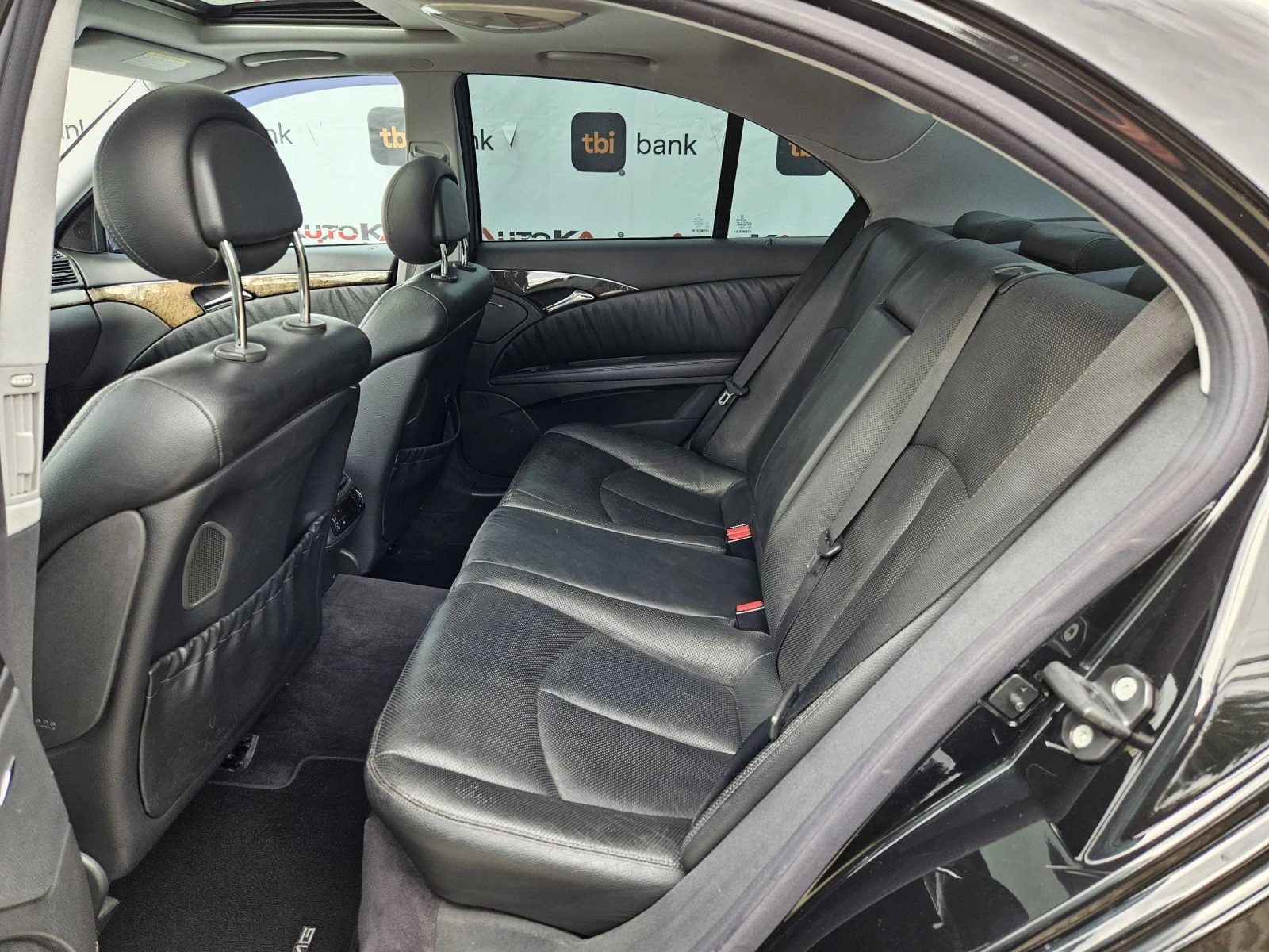 Mercedes-Benz E 320 3.2i-224кс= АВТОМАТ= 4Х4= ОБДУХВАНЕ= ШИБЕДАХ - изображение 9