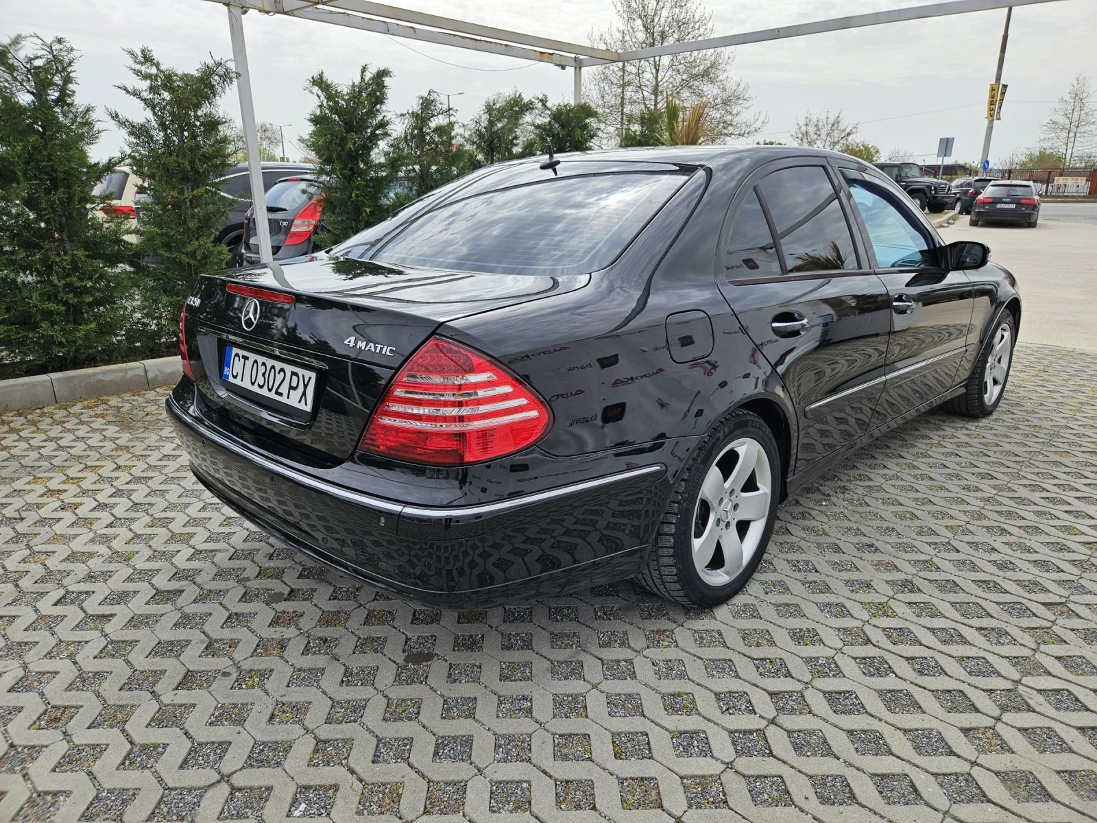 Mercedes-Benz E 320 3.2i-224кс= АВТОМАТ= 4Х4= ОБДУХВАНЕ= ШИБЕДАХ - изображение 3