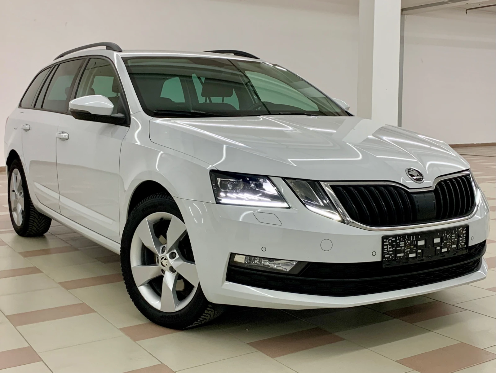 Skoda Octavia 2.0TDI 4x4 DSG 184кс. /DISTRONIC/PODGREV/ - изображение 3