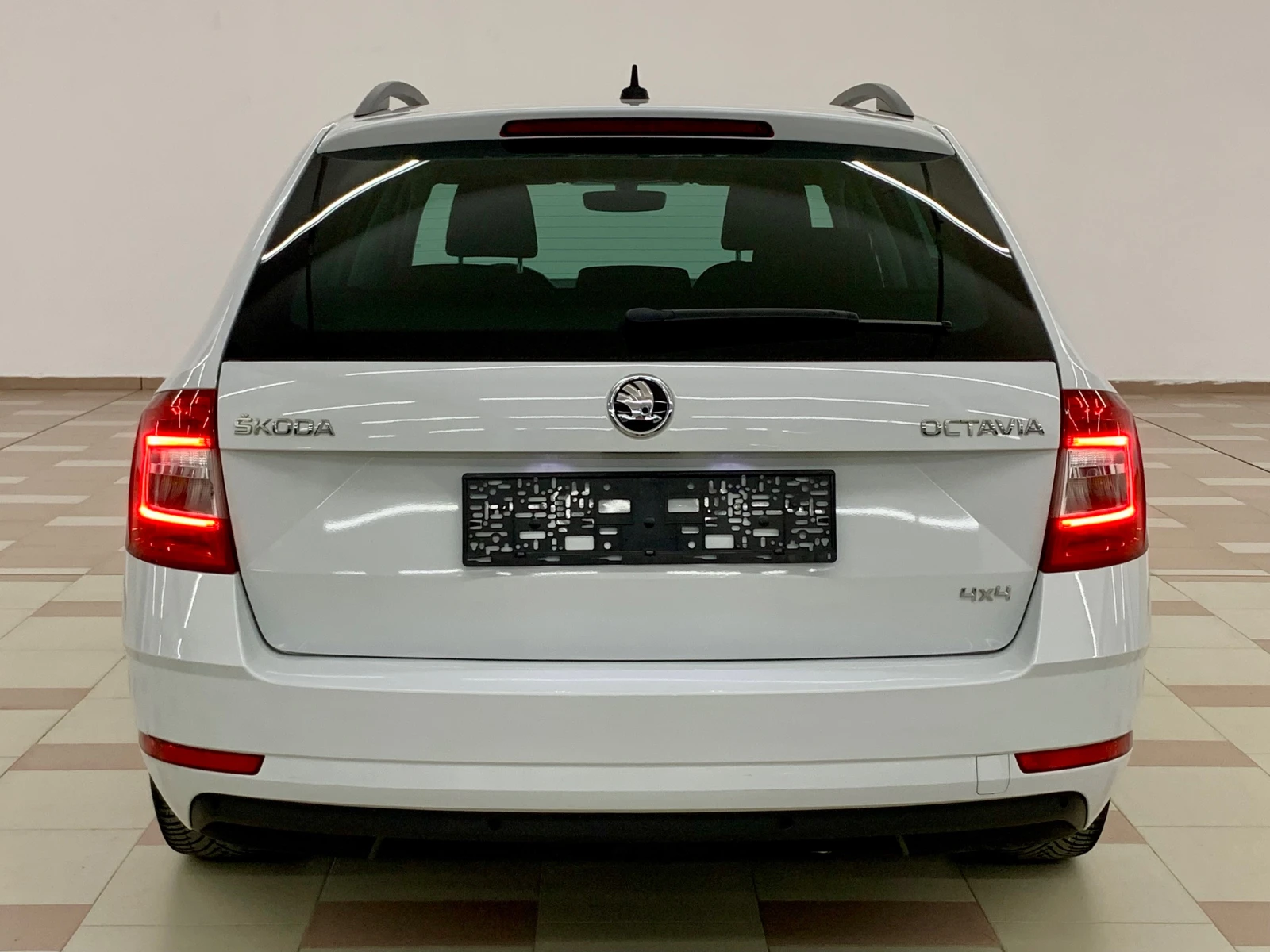 Skoda Octavia 2.0TDI 4x4 DSG 184кс. /DISTRONIC/PODGREV/ - изображение 6